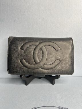 Chanel Authentic Caviar Circa 1997 CC Logo Wallet Vintage